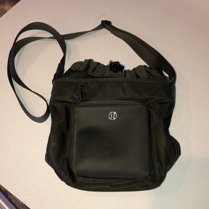 Lululemon All Set bucket bag
